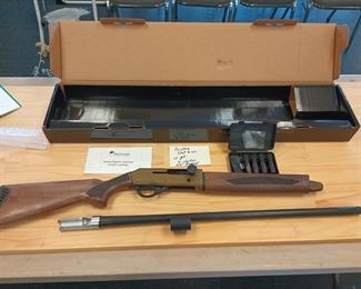 Pointer shotgun 12 gage with four chokes 28 inch barrel