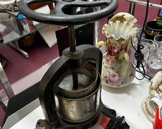 Vintage juicer HEAVY!! $75 price firm 