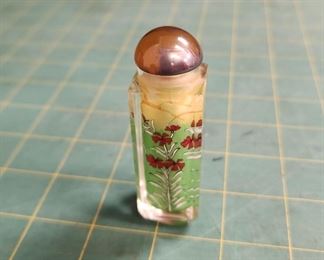 IR9073 Vintage Chinese Hand pai Glass Snuff Bottle with Floral Designs