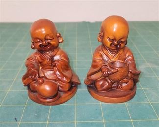 IR9140 Chinese Natural Boxwood Hand Carved Statues Playing a Drum Holding Bowl