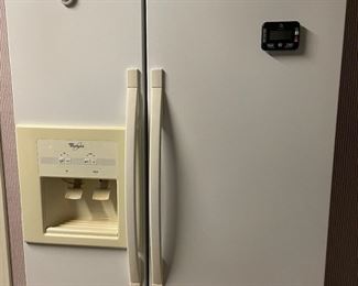 Side by side refrigerator 