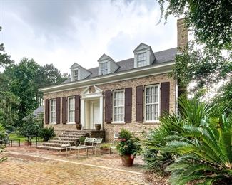 Guest house at Iris Court