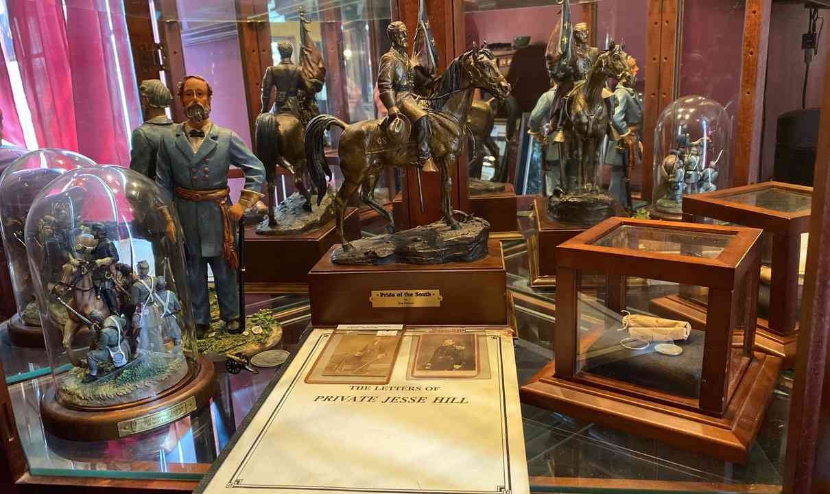  01 Vintage Civil War Memorabilia Cast Iron, Jesse Hill, Stonewall Jackson 