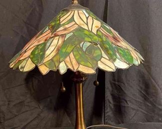  06 Tiffany Style Floral Lamp 