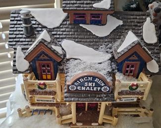 Dept 56 Snow Village "Birch Run Ski Chalet" #54882 with Accessories