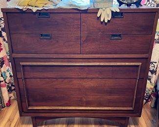 Mid Century dresser with 5 drawers $175