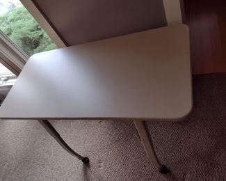 23x48 rolling table, very nice condition. Legs do not fold, but they can be height adjusted. Steelcase $50
