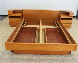 1040	DANISH MODERN SCAN COLL QUEEN SIZE BED W/NIGHT STANDS, 2 TRUNDEL DRAWERS, APPROXIMATELY 109 IN X 86 IN X 29 IN HIGH
