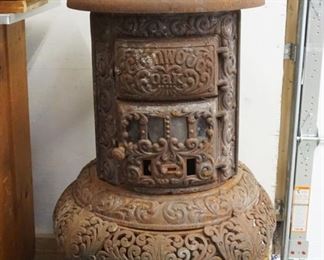 1095	ANTIQUE GLENWOOD OAK STOVE, APPROXIMATELY 61 IN HIGH
