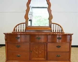 1105	OAK LEXINGTON CHEST W/BEVELED MIRROR TOP & ARCHED GALLERY TURNED SPINDLE BACK, 7 DRAWER, ONE DOOR, APPROXIMATELY 64 IN X 21 IN X 83 IN
