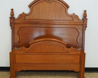 1106	OAK LEXINGTON QUEEN SIZE BED, APPROXIMATELY 72 IN HIGH
