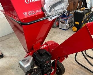 UNUSED TROY BILT CHIPPER 