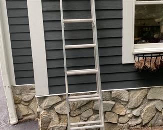 ALUMINUM EXTENSION LADDER