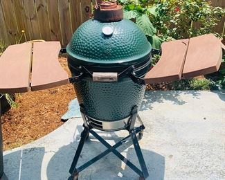 Green Egg--comes with grilling pans and cookbook