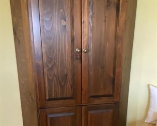 3 corner cabinet Armoire