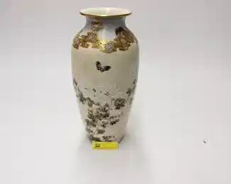 22: Japan Satsuma Vase