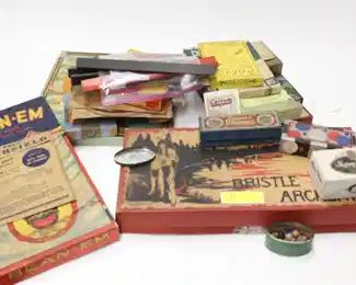 69: Box of Antique Games & Puzzles