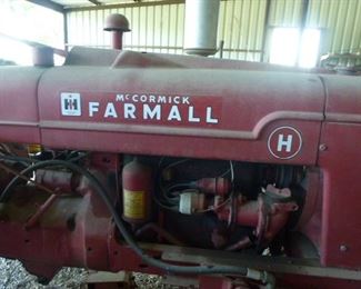 o	McCormick Farmall H w/Front End Loader