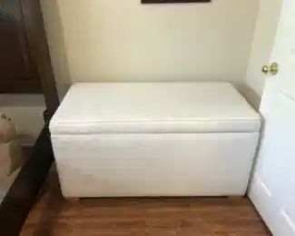 Upholstered trunk/bench