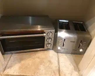 Delonghi toaster and toaster oven
