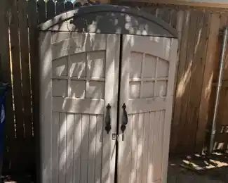 Outdoor storage shed