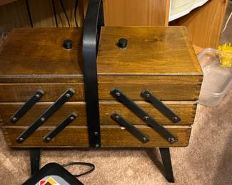 Expandable cantilever sewing box