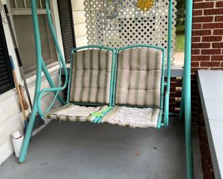 Front porch swing—-00000hhhh it swings so open soft and peacefully!