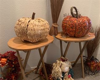 TV trays, decor for all seasons!
