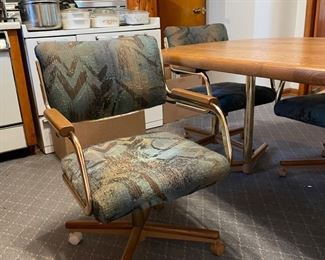 #1		Chromcraft Dining/Game Table and Chairs with Leaf: 42-58.5x40.5x29”	($ 300.00)		