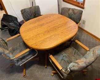 #1		Chromcraft Dining/Game Table and Chairs with Leaf: 42-58.5x40.5x29”	($ 300.00)		