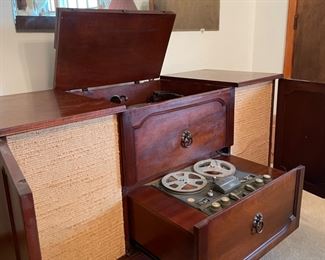 #8		"Ampex reel to reel drawer w/ flip top AM/FM stereophonic cabinet w/ hinge top and 2 side door speakers. *YOU MOVE* *Working, but needs additional repairs* 56.5""x21.5""x30.5"""	($ 500.00)