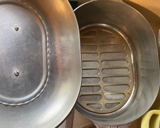 #12		Wagner Ware Magna Lite 8qt 4265-P Oblong Lidded w/ Trivet	($ 50.00)