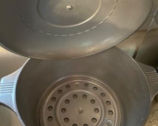 #13		Wagner Wate Magna Lite 6qt Round Dutch Oven w/ Lid & Trivet	($ 50.00)