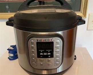 #17		Instant pot - Electric Pressure cooker 6qt	($ 20.00)