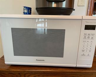 #18		"Panasonic microwave ""The Genius Sensor 1100W"" "	($ 30.00)