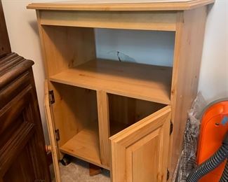 #21		"Rolling Kitchen cart w/ 2 doors and 1 shelf. 27""x17.5""x34""."	($ 65.00)