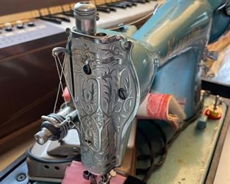 #29		Kingston deluxe precision sewing machine w/ Manuel. Syncro-matic w/ foot pedal.	($ 30.00)