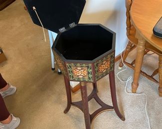 #46	AW	Oriental Style Sidetable with flip top lid and felt inner lining.	($ 60.00)