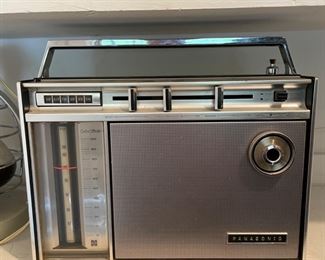 #71		Rare PANASONIC RF-1600 6 Band Portable Radio AM/FM/VHF (no rust in battery compartment)	($ 100.00)