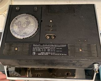 #71		Rare PANASONIC RF-1600 6 Band Portable Radio AM/FM/VHF (no rust in battery compartment)	($ 100.00)