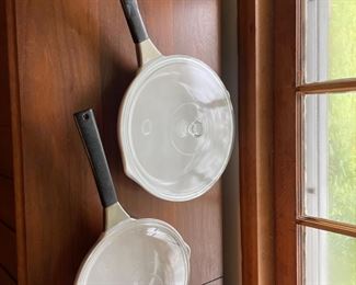 #66		"Vintage Set of Corningware Skillets - P-908-B: 8 1/2"" and P-910-B 10"" with Lids"	($ 40.00)