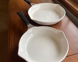 #66		"Vintage Set of Corningware Skillets - P-908-B: 8 1/2"" and P-910-B 10"" with Lids"	($ 40.00)