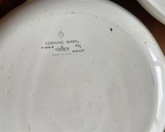 #66		"Vintage Set of Corningware Skillets - P-908-B: 8 1/2"" and P-910-B 10"" with Lids"	($ 40.00)