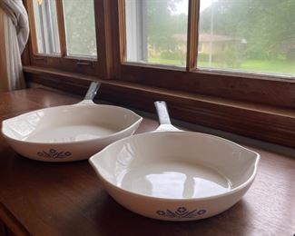 #66		"Vintage Set of Corningware Skillets - P-908-B: 8 1/2"" and P-910-B 10"" with Lids"	($ 40.00)