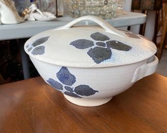 #62		Blue and White Pottery - Apple Bake/Fruit Bowl	($ 20.00)																							