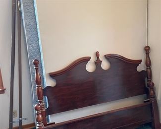 #26		Lea chippendale style carved queen bed frame. Head board and foot board. 	($ 150.00)																							