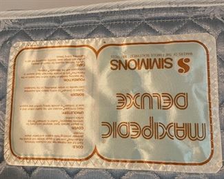 #26		Lea chippendale style carved queen bed frame. Head board and foot board. 	($ 150.00)																							