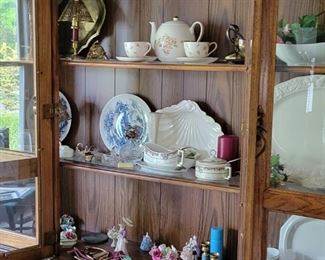 Nice china cabinet