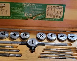 Tap and die set