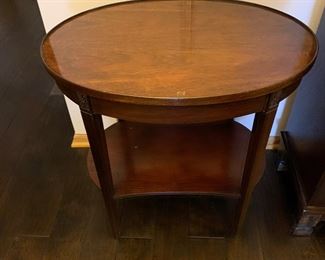 Perfect condition oval table.